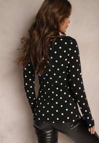 Renee - Czarna Bluzka Longsleeve z Bawełny w Kropki Arnalia. Okazja: na co dzień. Kolor: czarny. Materiał: bawełna. Długość rękawa: długi rękaw. Wzór: kropki. Styl: elegancki, casual #5