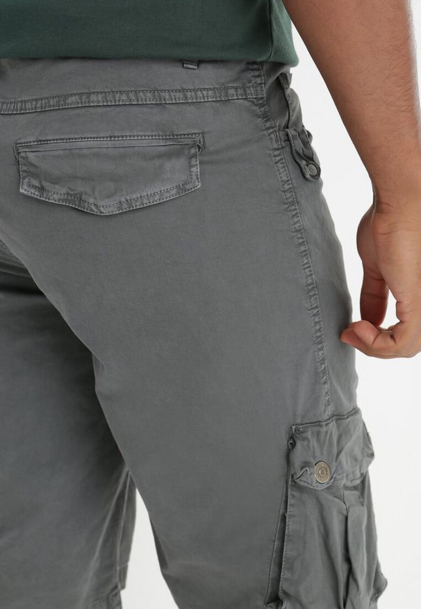 Born2be - Szare Szorty Noriloe. Kolor: szary. Materiał: bawełna. Wzór: gładki, jednolity. Sezon: wiosna, lato