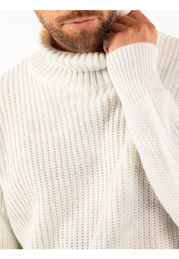 Takeshy Kurosawa Sweter "Dolcevita" | 83062 | Dolcevita Sfumata | Mężczyzna | Biały, Szary. Okazja: na co dzień. Typ kołnierza: golf. Kolor: szary, biały, wielokolorowy. Materiał: wełna, akryl. Wzór: aplikacja. Styl: casual