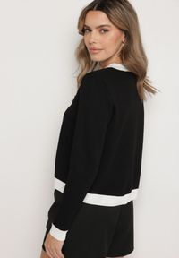 Born2be - Czarny Sweter Kardigan z Wiskozą w Stylu Retro z Ozdobnymi Guzikami Terolea. Okazja: na co dzień. Kolor: czarny. Materiał: wiskoza. Długość rękawa: długi rękaw. Długość: długie. Styl: retro