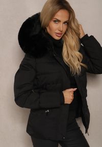Renee - Czarna Kurtka z Pikowaniem Odpinanym Kapturem i Futerkiem z Paskiem Vortinay. Okazja: na co dzień. Kolor: czarny. Materiał: futro. Styl: elegancki, casual #3