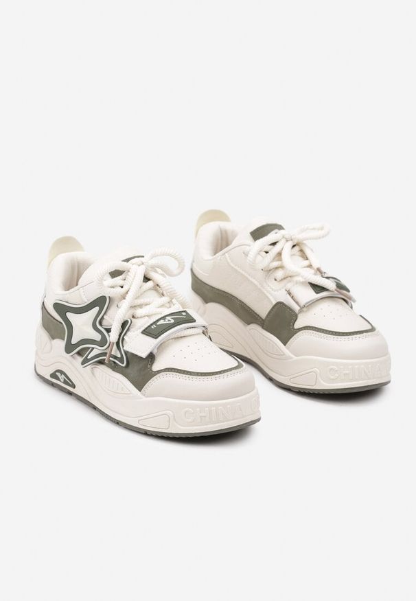 Born2be - Beżowo-Zielone Sneakersy na Grubej podeszwie z Zapięciem na Rzep i Aplikacją na Boku Arforina. Nosek buta: okrągły. Zapięcie: rzepy. Kolor: beżowy. Materiał: materiał. Wzór: aplikacja. Obcas: na obcasie. Wysokość obcasa: niski