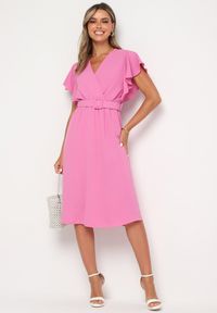 Born2be - Różowa Sukienka z Kopertowym Dekoltem i Paskiem Sizue. Kolor: różowy. Typ sukienki: kopertowe #1