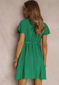 Renee - Zielona Sukienka z Wiskozy Amathomela. Kolor: zielony. Materiał: wiskoza. Typ sukienki: kopertowe. Styl: klasyczny. Długość: mini #4