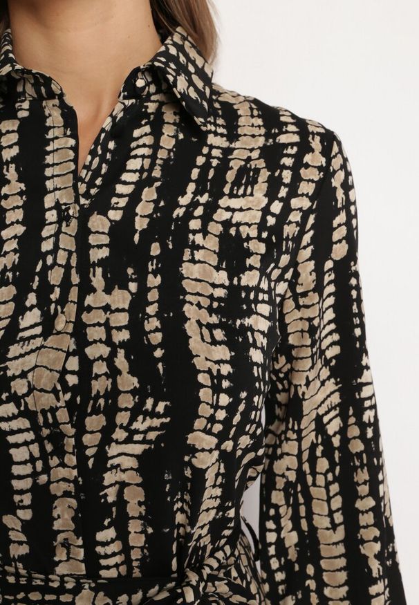 Born2be - Czarna Rozkloszowana Sukienka Koszulowa z Wiązanym Paskiem Aultum. Kolor: czarny. Materiał: materiał. Typ sukienki: koszulowe. Długość: mini