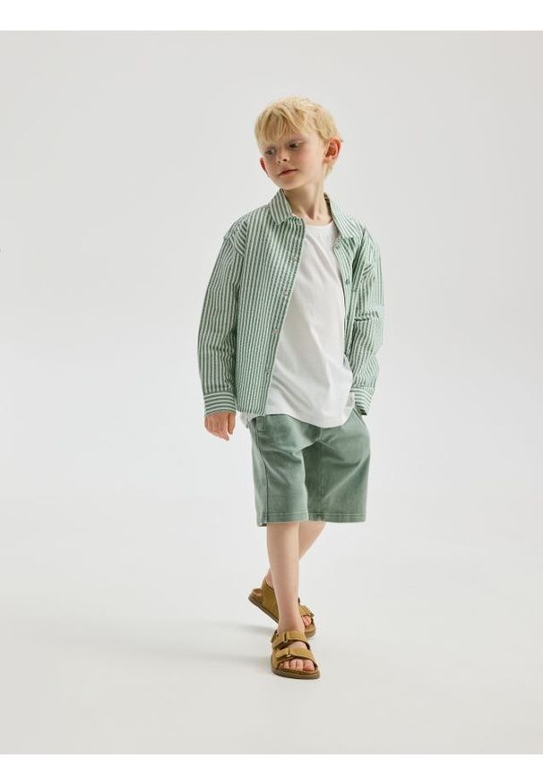 Reserved - Bawełniane szorty bermudy - ciemnozielony. Kolor: zielony. Materiał: bawełna