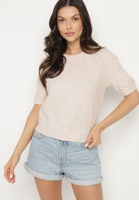 Born2be - Beżowy Sweter z Wełną i Krótkim Rękawem Turosa. Okazja: na co dzień. Kolor: beżowy. Materiał: wełna. Długość rękawa: krótki rękaw. Długość: krótkie. Styl: klasyczny, casual, elegancki #4