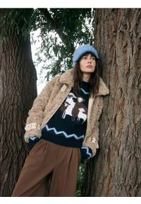 Reserved - Sweter ze wzorem - granatowy. Kolor: niebieski. Materiał: dzianina, wełna #1