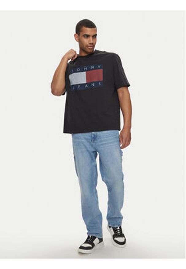 Tommy Jeans T-Shirt Big Flag DM0DM18547 Czarny Oversize. Kolor: czarny. Materiał: bawełna