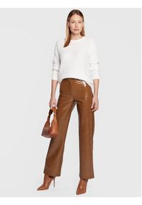 Cotton On Spodnie z imitacji skóry 2054453 Brązowy Relaxed Fit. Kolor: brązowy. Materiał: skóra, wiskoza #5