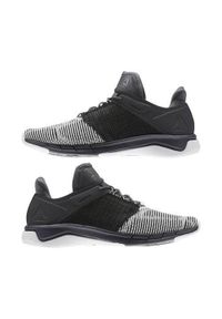 Buty do biegania damskie Reebok Fast Flexweave. Zapięcie: sznurówki. Kolor: czarny. Materiał: guma, syntetyk, tkanina, materiał. Szerokość cholewki: normalna. Sport: bieganie