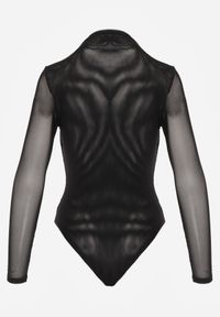Renee - Czarne Body Longsleeve ze Stójką z Siateczki z Domieszką Wiskozy Liravia. Okazja: na randkę, na co dzień. Typ kołnierza: kołnierzyk stójkowy. Kolor: czarny. Materiał: wiskoza. Długość rękawa: długi rękaw. Styl: casual #7