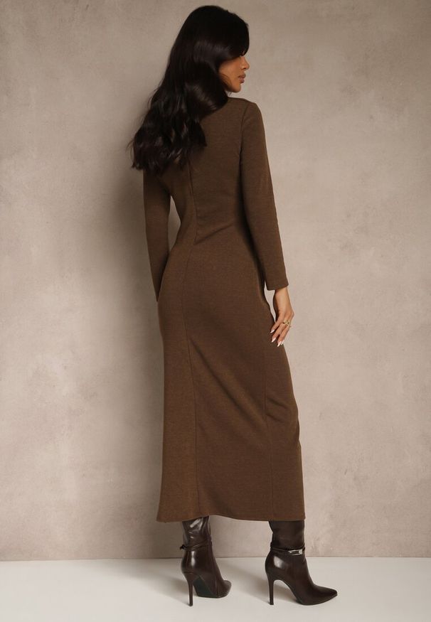 Renee - Brązowa Sukienka z Wiskozą Typu Bodycon Ozdobiona z Boku Aplikacją Tizarria. Okazja: na co dzień. Kolor: brązowy. Materiał: wiskoza. Wzór: aplikacja. Typ sukienki: bodycon. Styl: elegancki, casual