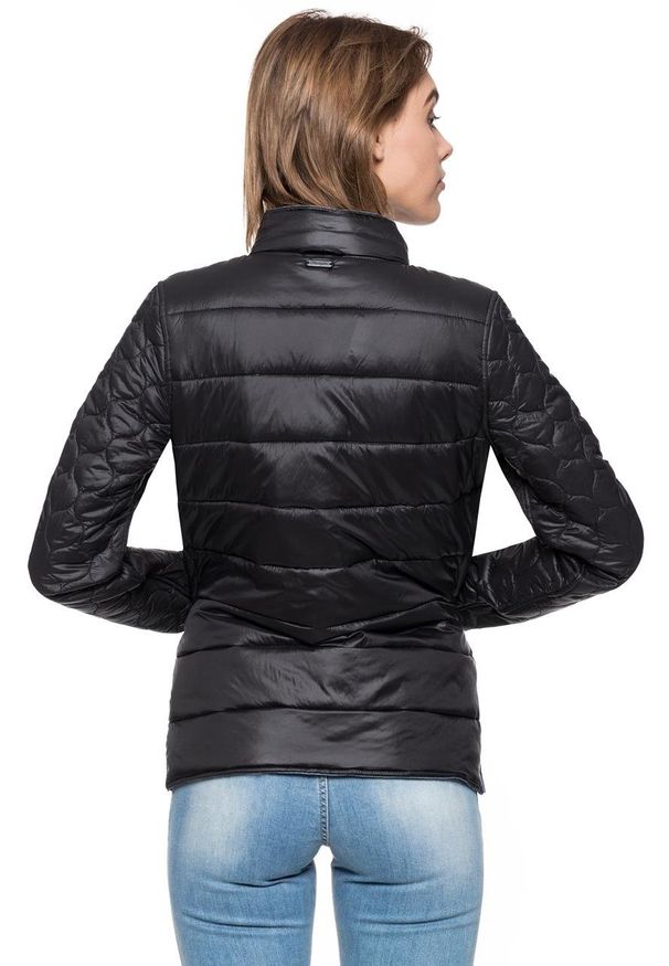 Wrangler - DAMSKA KURTKA PRZEJŚCIOWA WRANGLER EASY REVERSIBLE JACKET BLACK W4071VQ01. Materiał: denim, materiał. Styl: sportowy
