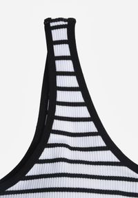 Born2be - Czarno-Biały Tank Top w Paski z Prążkowanej Tkaniny Sesillia. Okazja: na co dzień. Kolor: czarny. Materiał: tkanina, prążkowany. Wzór: paski. Styl: elegancki, klasyczny, casual #2