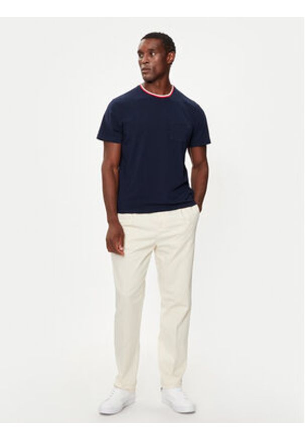 Lacoste T-Shirt TH1726 Granatowy Relaxed Fit. Kolor: niebieski. Materiał: bawełna