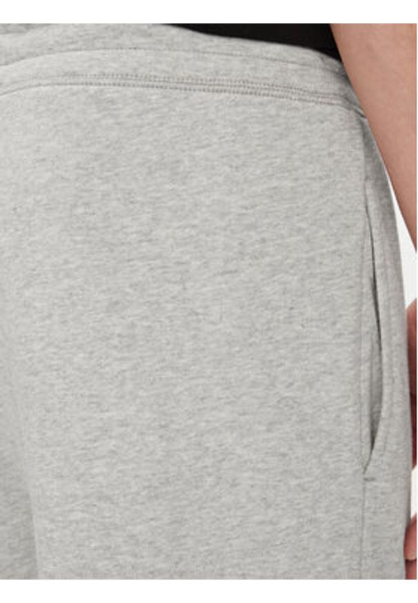 GAP - Gap Spodnie dresowe 868463-02 Szary Regular Fit. Kolor: szary. Materiał: bawełna
