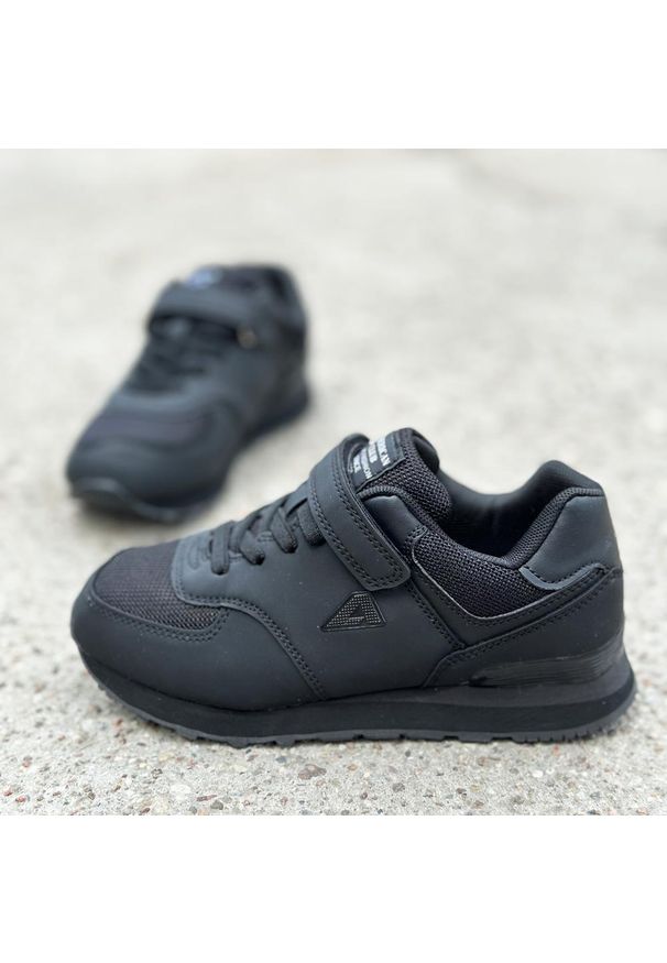 American Club - Czarne sportowe buty dziecięce AMERICAN CLUB HA46/22. Kolor: czarny. Materiał: tkanina, skóra