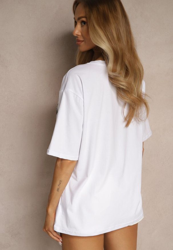 Renee - Biały T-shirt z Bawełny Zdobiony Nadrukiem z Cyrkoniami Idelunea. Okazja: na co dzień, na imprezę. Kolor: biały. Materiał: bawełna. Wzór: aplikacja, nadruk. Styl: klasyczny, elegancki, casual