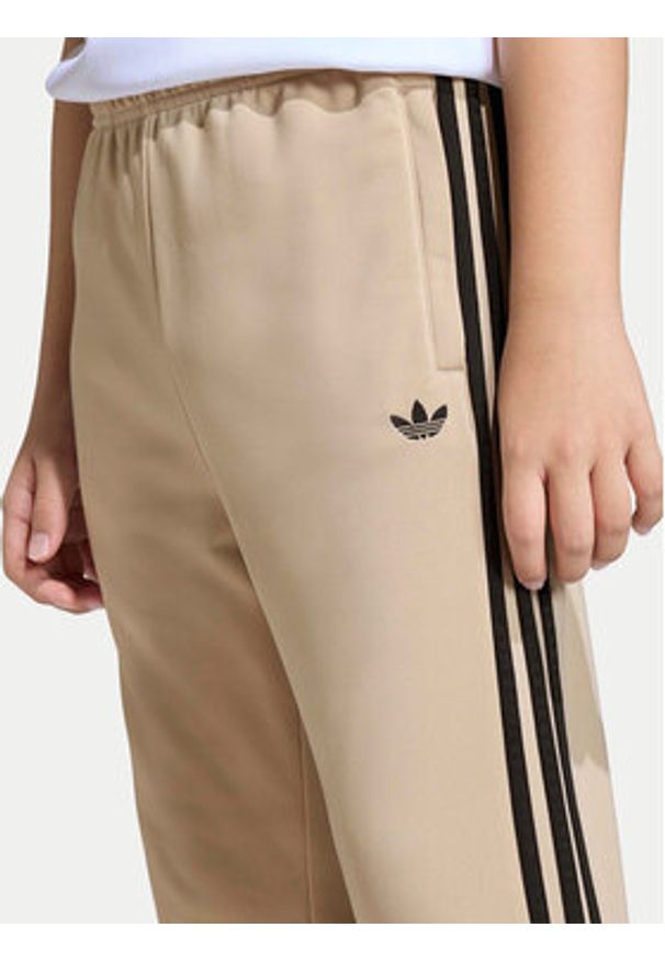 Adidas - adidas Spodnie dresowe adicolor SST KE2864 Beżowy Regular Fit. Kolor: beżowy. Materiał: syntetyk