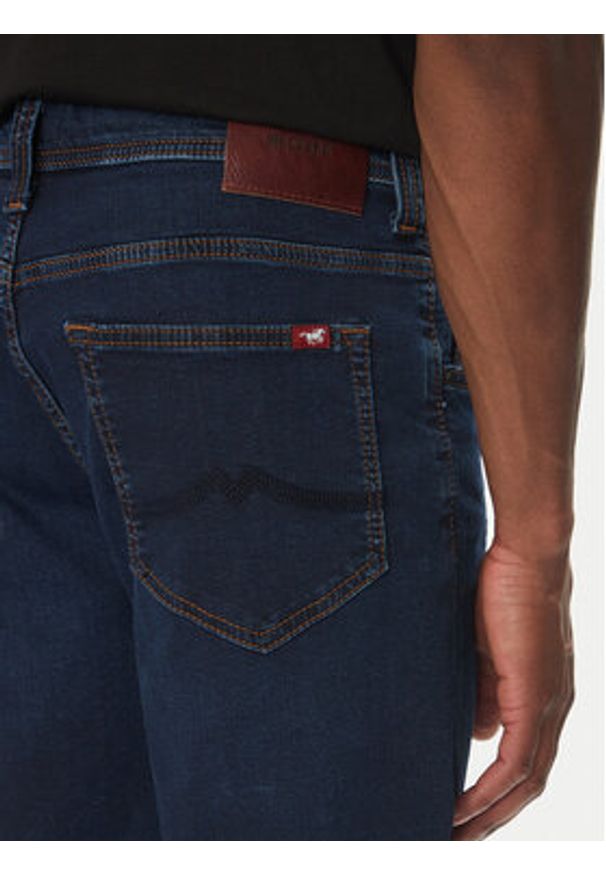 Mustang Szorty jeansowe Chicago Z 1016349 Granatowy Slim Fit. Kolor: niebieski. Materiał: bawełna