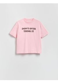 Reserved - T-shirt z nadrukiem - pastelowy róż. Kolor: różowy. Materiał: bawełna, dzianina. Wzór: nadruk