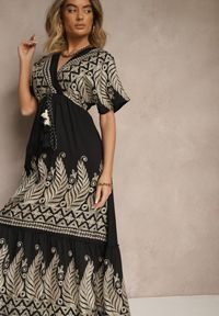 Renee - Czarna Wiskozowa Sukienka Boho o Kopertowym Kroju z Metalicznym Haftem Redeselle. Okazja: na co dzień. Typ kołnierza: dekolt w serek. Kolor: czarny. Materiał: wiskoza. Wzór: haft. Typ sukienki: kopertowe. Styl: boho