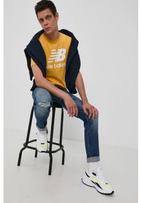New Balance - T-shirt bawełniany. Okazja: na co dzień. Kolor: żółty. Materiał: bawełna. Wzór: nadruk. Styl: casual
