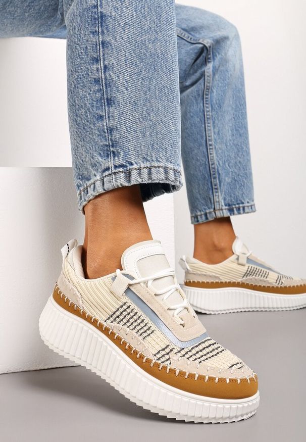 Born2be - Beżowe Sznurowane Sneakersy na Tłoczonej Platformie Orasa. Okazja: na co dzień. Nosek buta: okrągły. Zapięcie: sznurówki. Kolor: beżowy. Materiał: materiał, jeans. Obcas: na platformie. Wysokość obcasa: niski