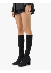 Ryłko - Czarne elastyczne kozaki na obcasie. Nosek buta: okrągły. Zapięcie: zamek. Kolor: czarny. Materiał: syntetyk. Szerokość cholewki: normalna. Obcas: na obcasie. Styl: street. Wysokość obcasa: średni #1