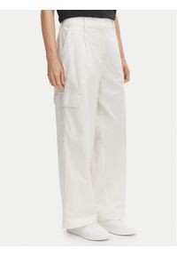 Calvin Klein Jeans Spodnie cargo LV047F623G Écru Relaxed Fit. Kolor: kremowy. Materiał: bawełna #1