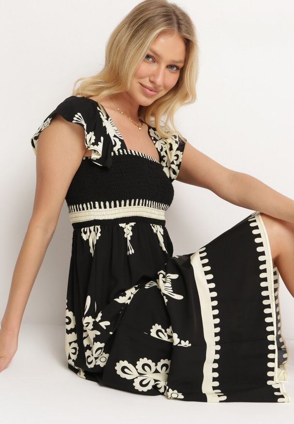 Born2be - Czarna Boho Sukienka z Wiskozy na Szerokich Ramiączkach z Gumkami w Pasie i Falbanką Cleria. Okazja: na co dzień. Kolor: czarny. Materiał: wiskoza. Długość rękawa: na ramiączkach. Styl: boho