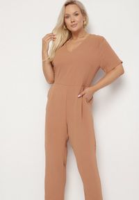 Born2be - Brązowy Kombinezon Panomeda. Kolekcja: plus size. Kolor: brązowy. Materiał: tkanina. Długość rękawa: krótki rękaw. Długość: krótkie. Wzór: gładki, kolorowy, jednolity. Styl: klasyczny #7