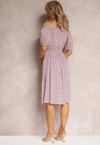 Renee - Różowo-Beżowa Sukienka Hiszpanka z Gumką w Talii z Wiskozy Alines. Typ kołnierza: dekolt hiszpanka. Kolor: różowy. Materiał: wiskoza #3