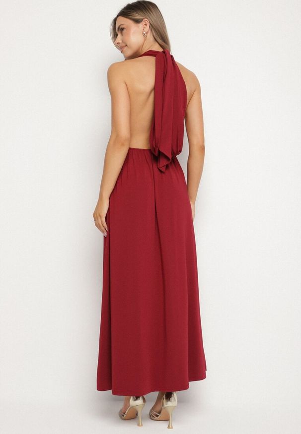Born2be - Bordowa Koktajlowa Sukienka Multiway z Wiskozą i Wiązaniem na Szyi Lilazza. Okazja: na imprezę. Typ kołnierza: dekolt w kształcie V. Kolor: czerwony. Materiał: wiskoza. Typ sukienki: rozkloszowane. Styl: wizytowy