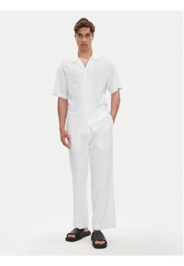 Emporio Armani Koszula EM000593 AF12356 U0002 Biały Regular Fit. Kolor: biały. Materiał: len, wiskoza