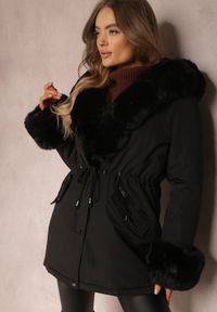 Renee - Czarna Kurtka Parka z Futerkiem i Szerokim Kapturem Florion. Okazja: na co dzień. Kolor: czarny. Materiał: futro. Wzór: aplikacja. Sezon: zima. Styl: casual #4