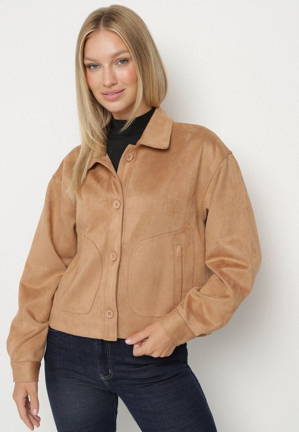 Born2be - Beżowa Koszulowa Kurtka z Imitacji Zamszu z Ozdobnymi Przeszyciami Arenella. Kolor: beżowy. Materiał: zamsz