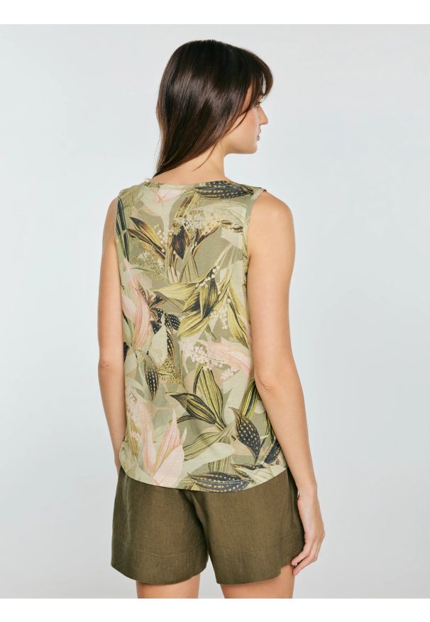 Big-Star - Top damski bez rękawów w roślinny wzór Miria 000. Typ kołnierza: dekolt w kształcie V. Kolor: wielokolorowy. Materiał: dzianina, skóra. Długość rękawa: bez rękawów. Wzór: kwiaty, aplikacja. Sezon: lato. Styl: elegancki