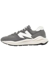 Buty do chodzenia męskie New Balance M5740VPB. Kolor: wielokolorowy. Materiał: materiał, skóra, syntetyk. Szerokość cholewki: normalna. Sport: turystyka piesza