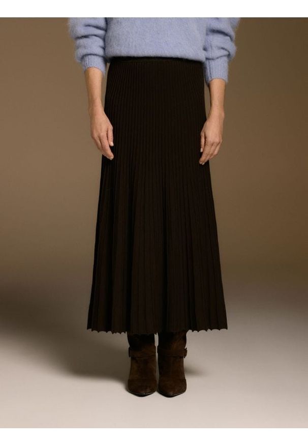 Reserved - Spódnica z prążkowanej dzianiny - brązowy. Kolor: brązowy. Materiał: dzianina, prążkowany