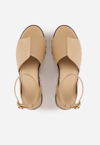 Born2be - Ciemnobeżowe Sandały na Koturnie i Platformie Ozdobione Nitami Rhethe. Okazja: na co dzień. Zapięcie: sprzączka. Kolor: beżowy. Materiał: jeans. Wzór: aplikacja. Sezon: wiosna, lato. Obcas: na koturnie. Styl: casual, elegancki #2