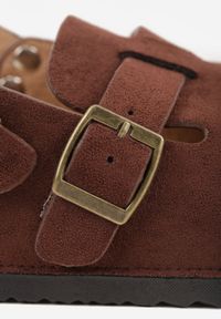 Born2be - Brązowe Sandały na Podeszwie Imitującej Korek Ozdobione Klamrami Carrive. Okazja: na co dzień. Zapięcie: klamry. Kolor: brązowy. Wzór: aplikacja. Sezon: lato. Styl: casual, elegancki #5