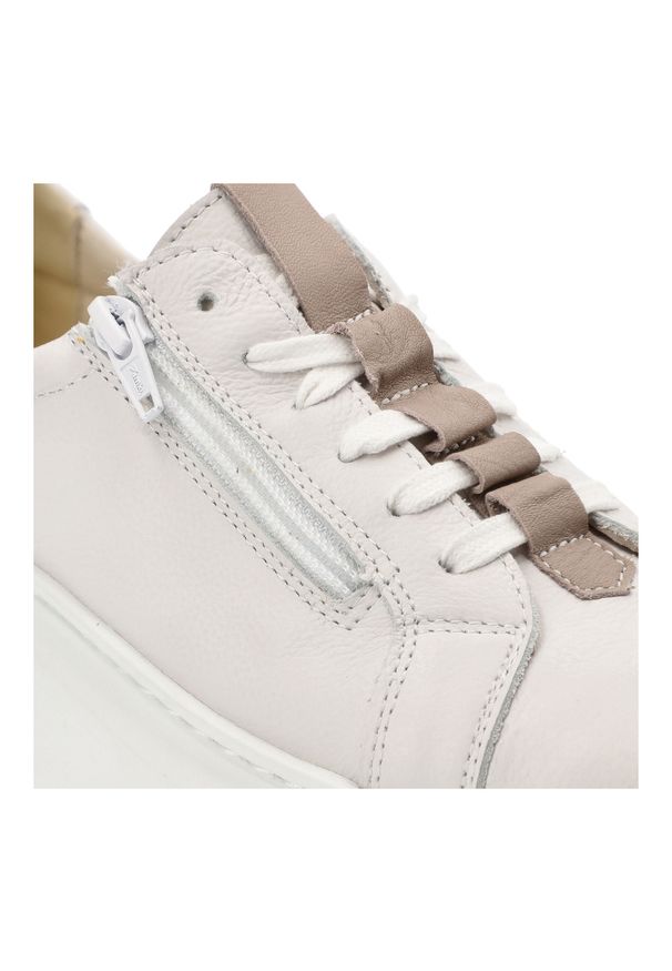 Białe Sneakersy Wasak Stylowe Buty Damskie Na Platformie. Zapięcie: sznurówki. Kolor: biały. Materiał: skóra. Wzór: grochy. Obcas: na platformie