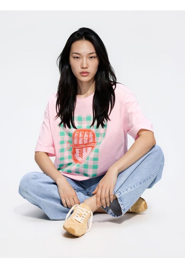 Reserved - T-shirt z nadrukiem - pastelowy róż. Kolor: różowy. Materiał: bawełna, dzianina. Wzór: nadruk