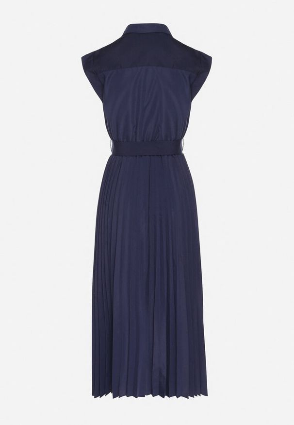 Born2be - Granatowa Plisowana Sukienka z Bawełną i Paskiem Lireviere. Okazja: na co dzień. Kolor: niebieski. Materiał: bawełna. Styl: elegancki, casual