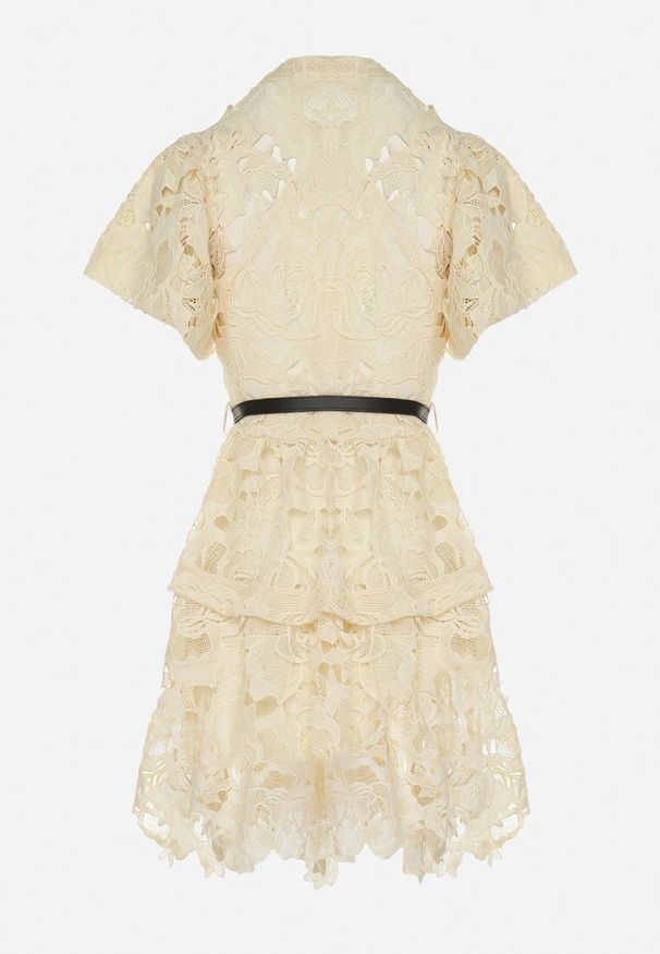Born2be - Jasnobeżowa Koronkowa Sukienka Koszulowa Mini z Paskiem Nilira. Kolor: beżowy. Materiał: koronka. Typ sukienki: koszulowe. Długość: mini
