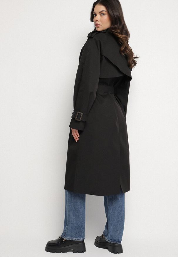 Born2be - Czarny Płaszcz Trencz Dwurzędowy z Paskiem Cloimia. Okazja: na co dzień. Kolor: czarny. Materiał: dzianina. Długość rękawa: długi rękaw. Długość: do kolan. Styl: wizytowy, klasyczny, casual, elegancki