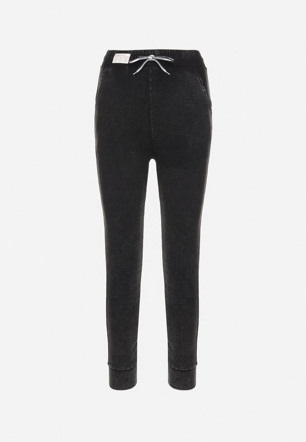 Born2be - Czarne Bawełniane Spodnie Dresowe Typu Jogger z Gumką i Sznureczkiem w Talii Kaithalia. Kolor: czarny. Materiał: bawełna, dresówka. Styl: klasyczny, elegancki