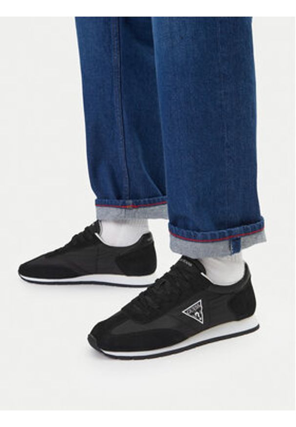 Guess Jeans Sneakersy EO-WILIAMS-01 126AM Czarny. Kolor: czarny. Materiał: materiał